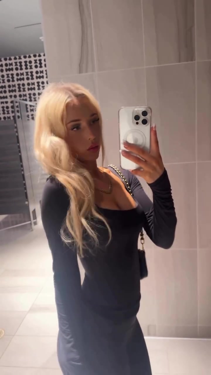 知道兄弟们爱看😍！凯-琼斯女友晒照：小周末