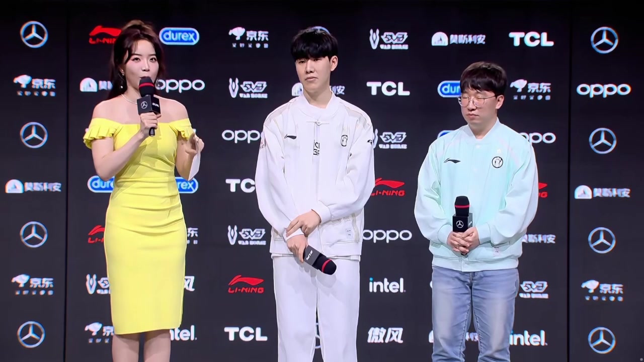 他温我哭😭Theshy谈自己豹女的表现：失误很多 感觉有点对不起队友