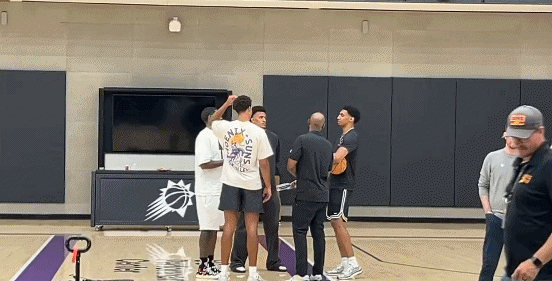 力挺?邓恩&伊戈达罗&罗伊斯-奥尼尔等球员 参加新帅发布会